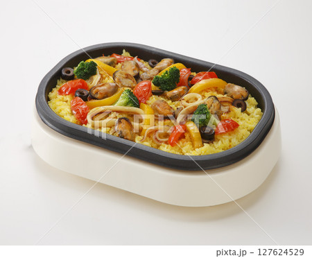 小さいホットプレートでつくるパエリア 127624529