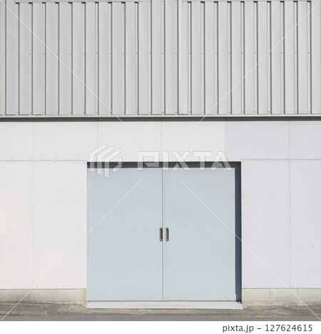 建物の出入り口 127624615