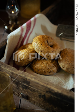 箱の中のベーグル 箱の中のベーグル 127624658