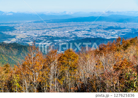 山形 紅葉に染まる天元台高原 127625836