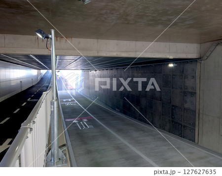 Underpass (under path，tunnel) / 完成したアンダーパス，隧道・地下道 127627635
