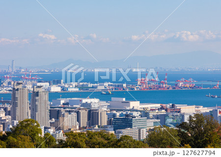秋の兵庫県神戸市　布引の滝　みはらし展望台からの眺望 127627794