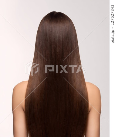 艶のあるロングヘアの女性 127627843