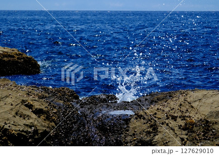 夏　にぎわう江の島 127629010