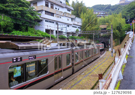 人気温泉地の有馬温泉駅の雨の風景 127629098