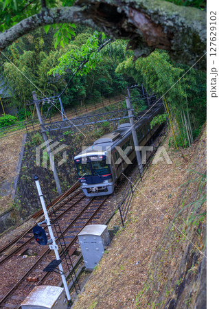 人気温泉地の有馬温泉駅の雨の風景 127629102