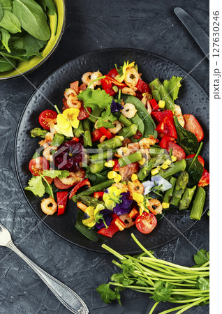 Delicious fresh salad with prawns and vegetables. 127630246