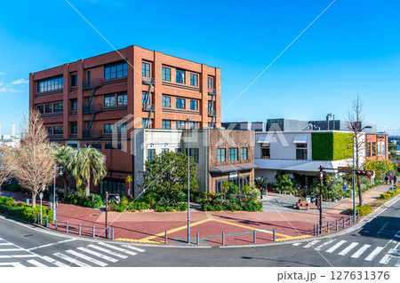 【神奈川県】爽やかな青空とMARINE & WALK YOKOHAMA 【神奈川県】爽やかな青空とMARINE & WALK YOKOHAMA 127631376