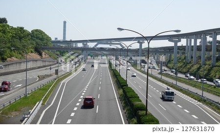 都会の幹線道路 都会の幹線道路 127631870