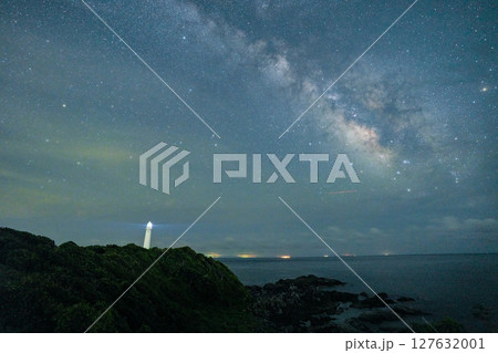 （静岡県）伊豆爪木崎灯台・夏の天の川 127632001