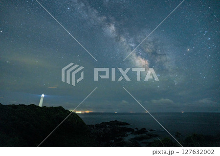 （静岡県）伊豆爪木崎灯台・夏の天の川 127632002