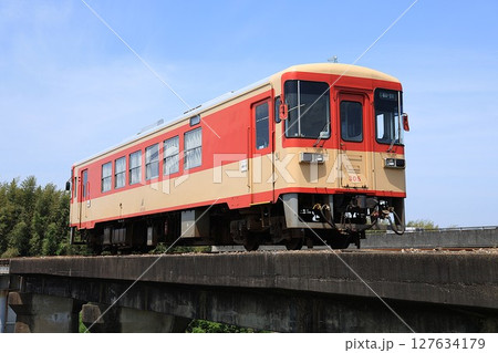 【甘木鉄道】AR300形〜国鉄急行色〜（甘木線：大板井〜松崎） 127634179