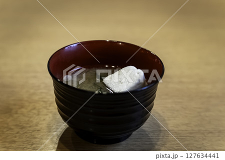 はんぺんとワカメの味噌汁 127634441