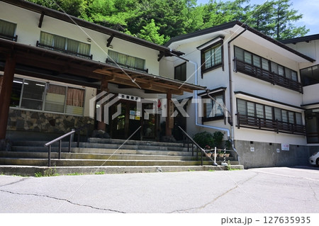 八ヶ岳の登山道入り口の渋の湯 八ヶ岳の登山道入り口の渋の湯 127635935