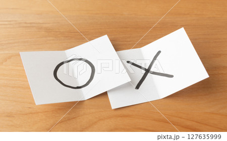 バツと丸 賛成と反対 アンケート 投票 バツと丸 賛成と反対 アンケート 投票 127635999