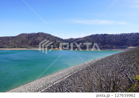 忠別ダム管理支所付近から見る忠別ダム 忠別ダム管理支所付近から見る忠別ダム 127639962
