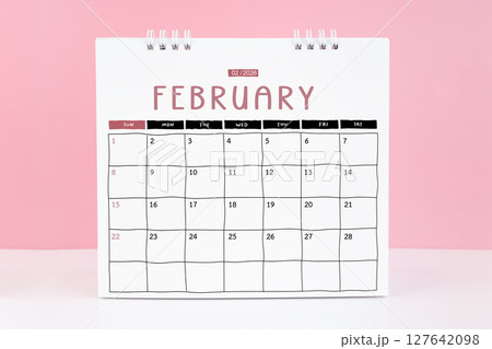 Desk calendar for February 2026 on a pink color background with copy space. 127642098