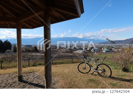 みさか桃源郷公園からの眺望と自転車 127642504