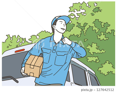 軽バンの前で荷物を運ぶ配達スタッフ 127642512