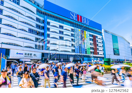 日本の東京都市景観 池袋駅東口などを望む＝22日 127642562