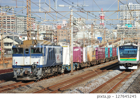 東海道本線　相模貨物　JR貨物　EF64-1035（愛知）　E233系3000番台　E-03編成 127645245