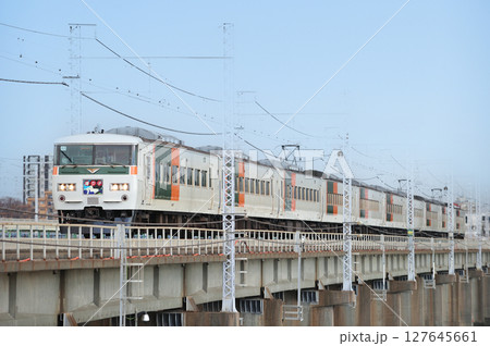 東海道本線　茅ヶ崎－平塚　JR東日本　185系　A4編成（大宮）　踊り子 127645661