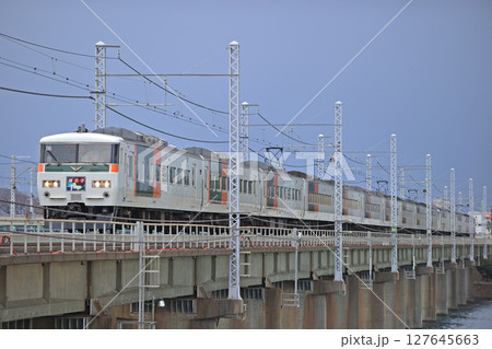 東海道本線　茅ヶ崎－平塚　JR東日本　185系　A2+C6編成（大宮）　踊り子 127645663