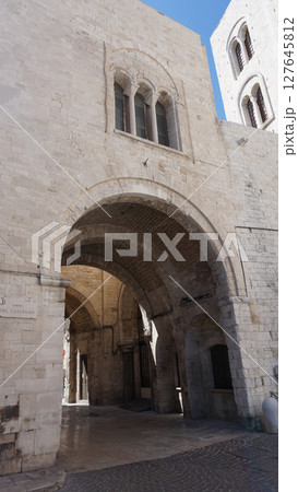 Arch in old town at Bari in Apulia. Bari is the capital city of Apulia region on the Adriatic sea, in southern Italy Arch in old town at Bari in Apulia. Bari is the capital city of Apulia region on the Adriatic sea, in southern Italy 127645812