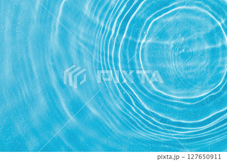 drops on water with circles on a blue background 127650911