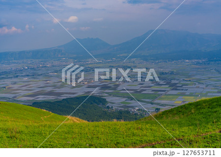 (熊本県)阿蘇山 大観峰からの眺望 (熊本県)阿蘇山 大観峰からの眺望 127653711