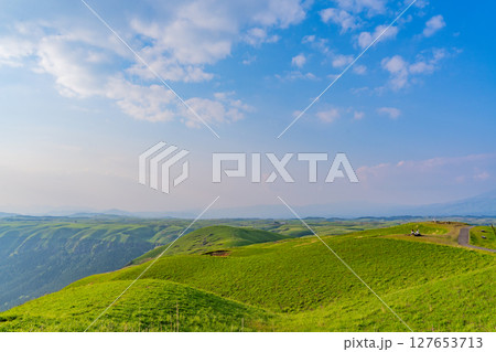 (熊本県)阿蘇山 大観峰からの眺望 (熊本県)阿蘇山 大観峰からの眺望 127653713