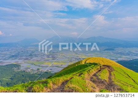 （熊本県）阿蘇山　大観峰からの眺望 127653714