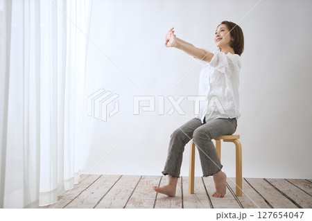 20代女性のビューティ 127654047
