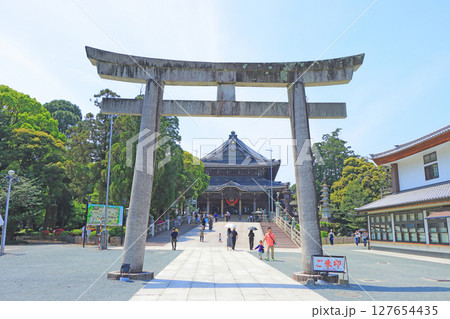 愛知県豊川市、豊川稲荷の風景 127654435
