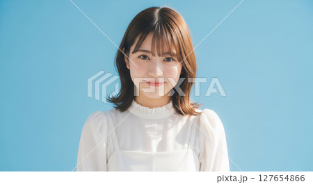 爽やかで自然な笑顔の若い日本人女性ポートレート 爽やかで自然な笑顔の若い日本人女性ポートレート 127654866
