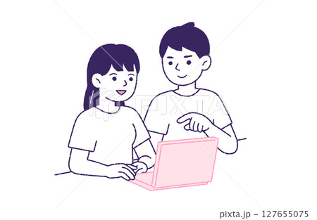 パソコンに向かう若い夫婦 127655075