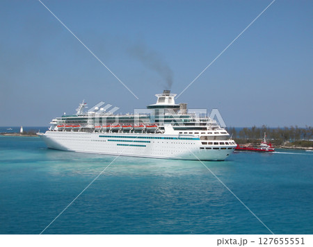 ナッソー入港中のソブリンオブザシーズ 127655551