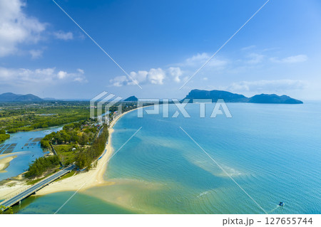 タイ・プラチュワップキーリーカンの青い海 Prachuap Khiri Khan, Thailand タイ・プラチュワップキーリーカンの青い海 Prachuap Khiri Khan, Thailand 127655744
