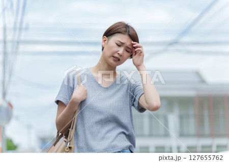 めまいがする女性 127655762
