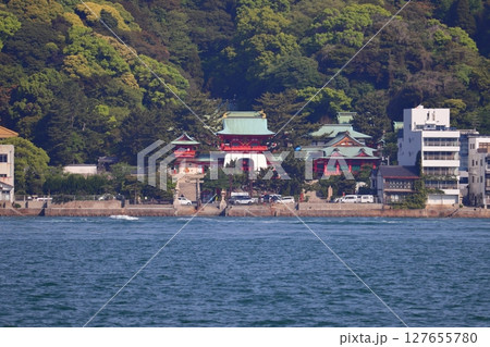 壇之浦沖合から眺める赤間神宮、阿弥陀寺公園 127655780