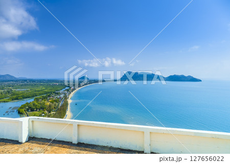 タイ・プラチュワップキーリーカンの青い海 Prachuap Khiri Khan, Thailand タイ・プラチュワップキーリーカンの青い海 Prachuap Khiri Khan, Thailand 127656022