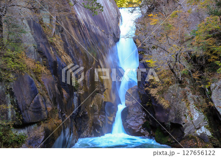 国の特別名勝　秋の昇仙峡荒川源流の仙娥滝 127656122