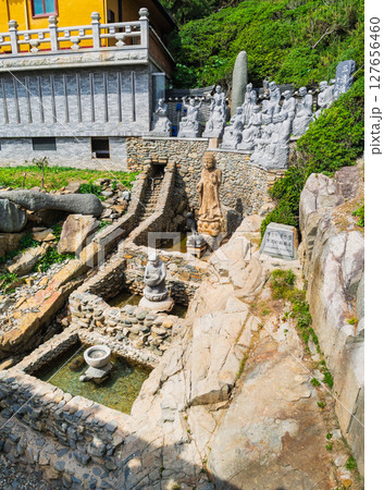 釜山　海東龍宮寺　幸運の銅銭占い 127656460