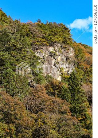国の特別名勝　昇仙峡の散策路から紅葉眺望 127656810