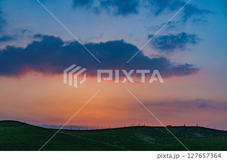 (熊本県)阿蘇山・大観峰 日が落ちて (熊本県)阿蘇山・大観峰 日が落ちて 127657364