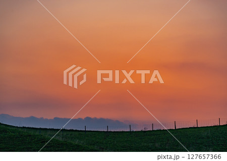 （熊本県）阿蘇山・大観峰　日が落ちて 127657366