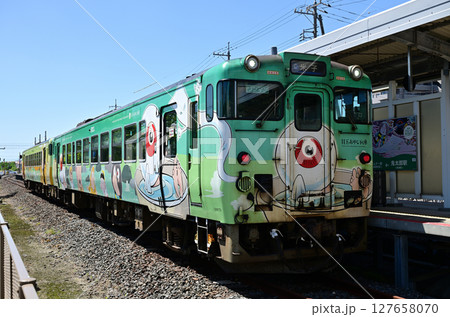 境線を走る列車 キハ40 境港駅停車中 鳥取県 境線を走る列車 キハ40 境港駅停車中 鳥取県 127658070