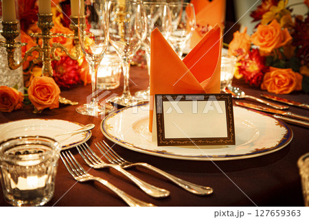 高級な雰囲気のテーブルコーディネートカラトリー洋風食器のイメージ画像 127659363