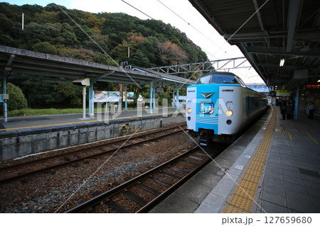 Kuroshio train in shirahama 127659680