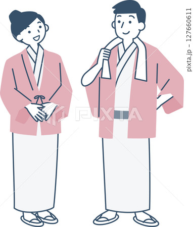 旅館の浴衣と羽織を着た女性と男性 127660611